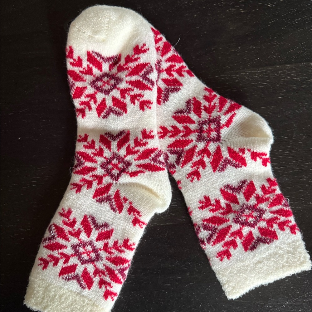 Northeast Cozy Cabin Women's Cream and Red Socks - Picture 2 of 2
